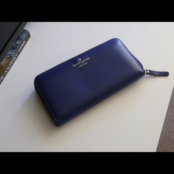 kate spade Handbags - MUST GO MOVE OUT SALE! Price is negotiable